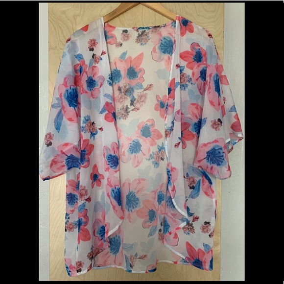 3/$15 Floral shawl sz OS - Picture 1 of 2